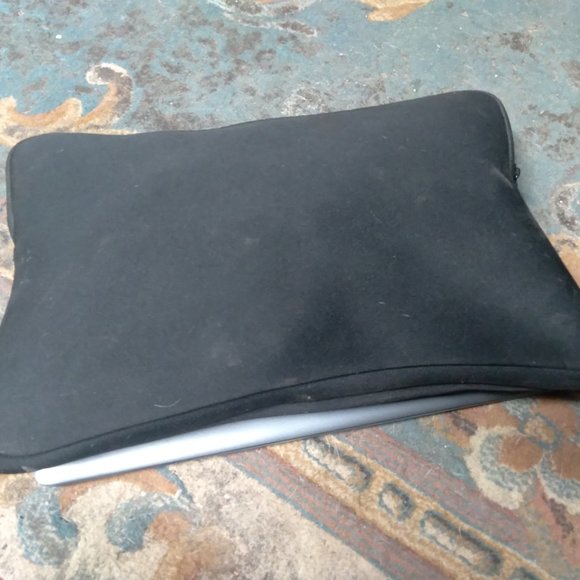 Gateway Windows 11th Gen laptop w/ carrying case and wireless mouse - Picture 4 of 6